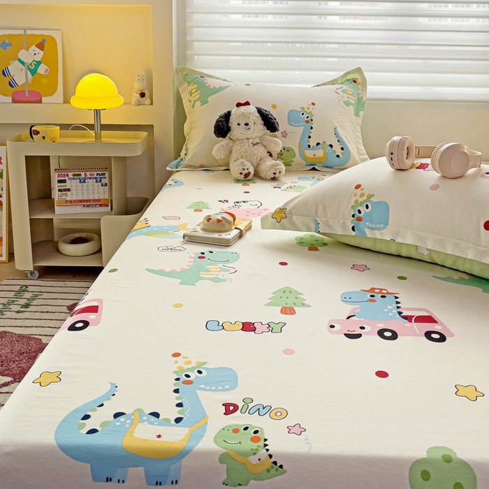 91家纺网 家纺一手货源 找家纺 春雨家居 2025新款春夏卡通印花全棉单床单 快乐旅行