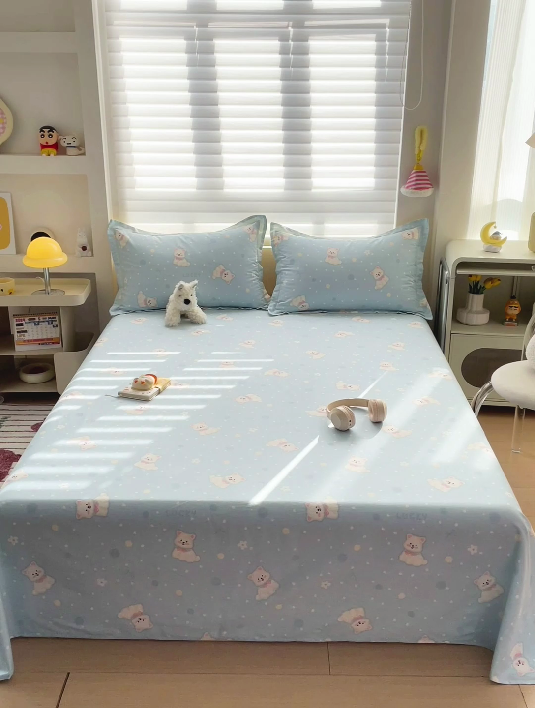 91家纺网 家纺一手货源 找家纺 春雨家居 2025新款春夏卡通印花全棉单床单 蓝色泡芙狗