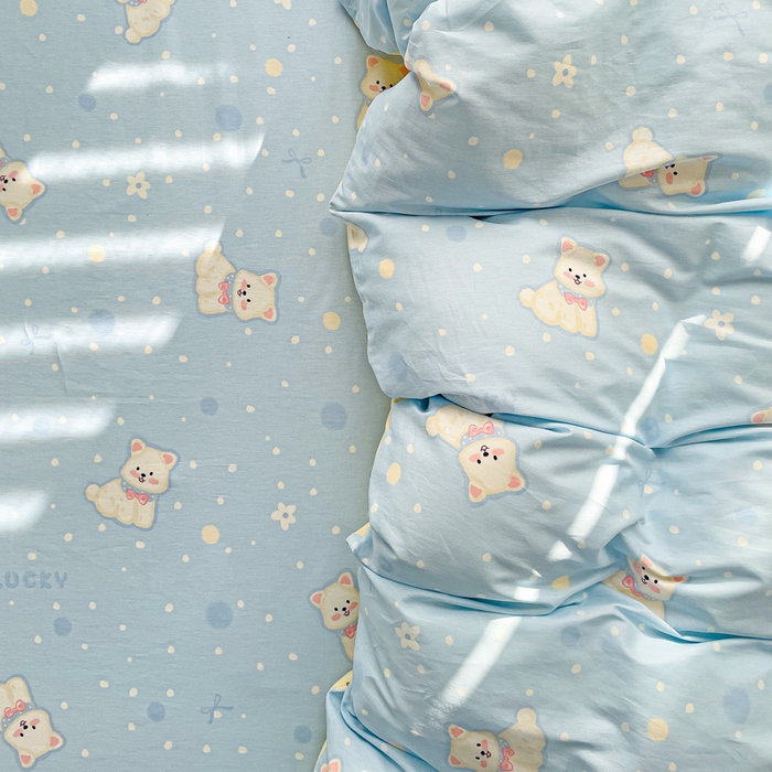 91家纺网 家纺一手货源 找家纺 春雨家居 2025新款春夏卡通印花全棉四件套 蓝色泡芙狗