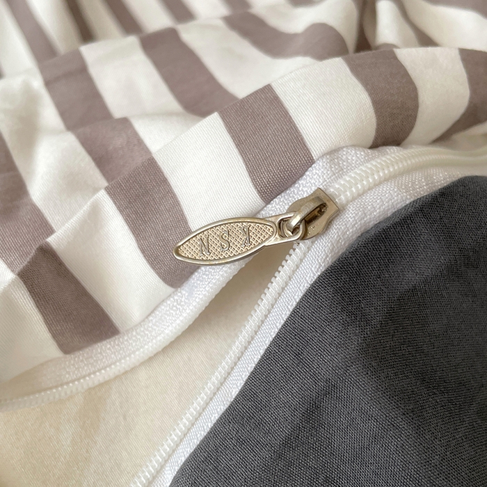 91家纺网 家纺一手货源 找家纺 卡斯诺家纺馆 2025新款水洗云朵棉四件套【下载文件夹包含买家秀】 甜辣风-深灰条