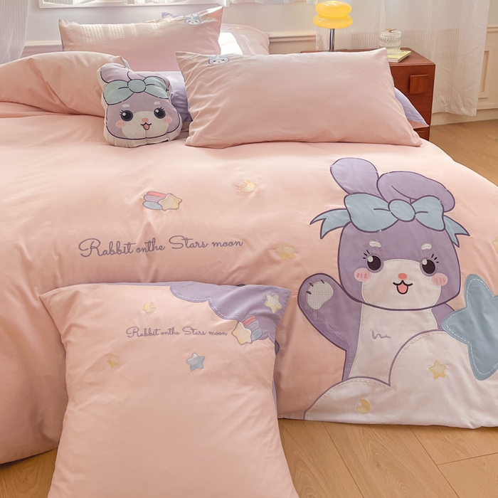 91家纺网 家纺一手货源 找家纺 博雅 2025新款全棉贴布绣卡通四件套 绣花款-星星兔