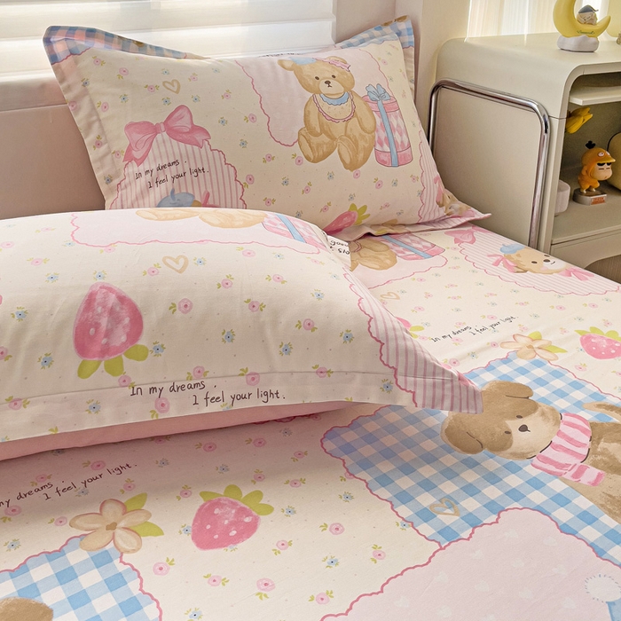 91家纺网 家纺一手货源 找家纺 春雨家居 2025新款春夏卡通印花全棉单床单 甜甜心事