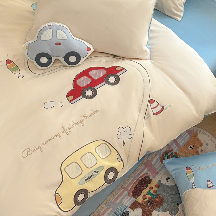 91家纺网 家纺一手货源 找家纺 博雅 2025新款全棉贴布绣卡通四件套 绣花款-汽车总动员