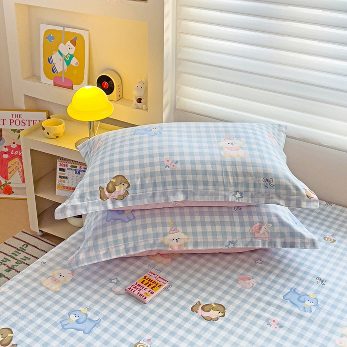 91家纺网 家纺一手货源 找家纺 春雨家居 2025新款春夏卡通印花全棉单枕套 15.星星发夹狗