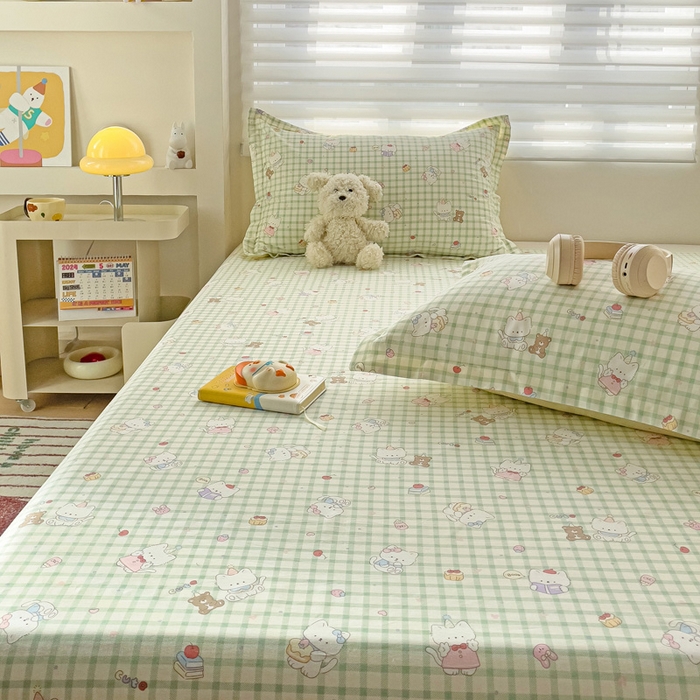 91家纺网 家纺一手货源 找家纺 春雨家居 2025新款春夏卡通印花全棉单床单 甜美梦境-绿