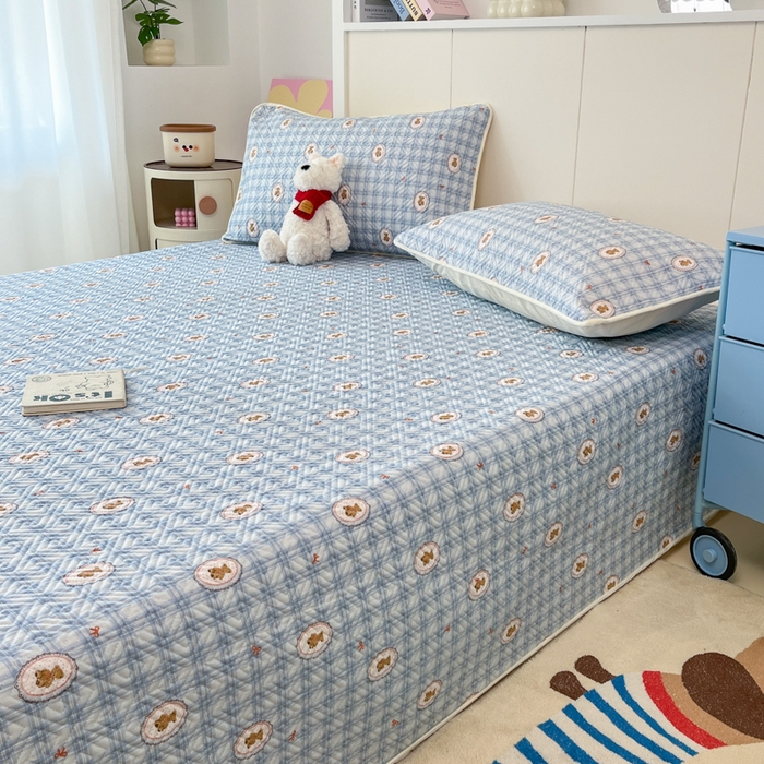 91家纺网 家纺一手货源 找家纺 菲梵家纺2024新款全棉印花夹棉床盖三件套提供买家秀 淑女格小熊