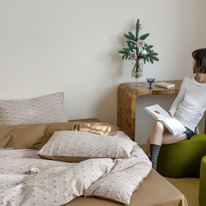 91家纺网 家纺一手货源 找家纺 云上  2025新款小樱桃大提花水洗棉四件套 樱桃-咖