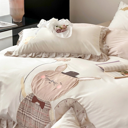 91家纺网 家纺一手货源 找家纺 （总）卡巴伦家纺 2025新款全棉A类韩式双层纱花边款贴布绣四件套【全网控价(折后券后)不低于标准278/小号238元】