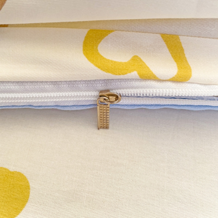 91家纺网 家纺一手货源 找家纺 春雨家居 2025新款春夏卡通印花全棉四件套 童趣蜜歌