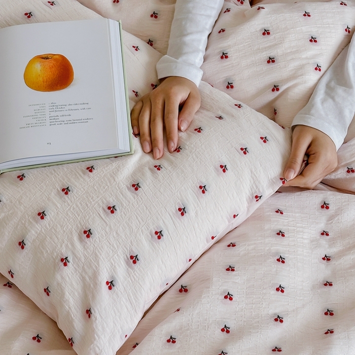 91家纺网 家纺一手货源 找家纺 云上  2025新款小樱桃大提花水洗棉四件套 樱桃-粉