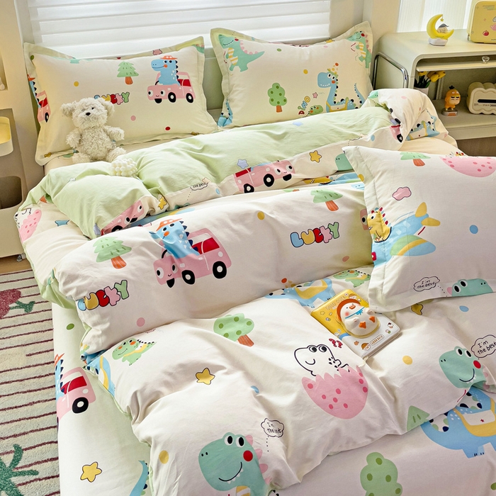 91家纺网 家纺一手货源 找家纺 春雨家居 2025新款春夏卡通印花全棉单被套 快乐旅行