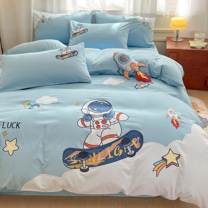 91家纺网 家纺一手货源 找家纺 博雅 2025新款全棉贴布绣卡通四件套 绣花款-太空滑板