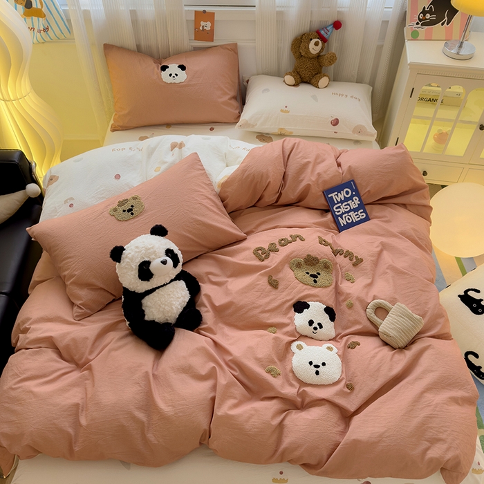 91家纺网 家纺一手货源 找家纺 颜选 2025新款水洗棉毛巾绣四件套 樱桃·小熊