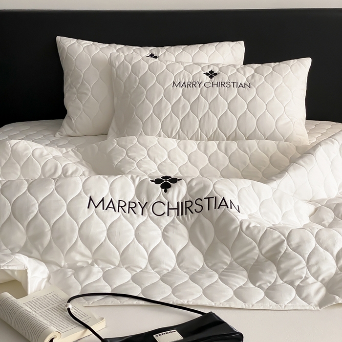 91家纺网 家纺一手货源 找家纺 三味舒屋 2025新款全棉夹棉刺绣床笠 曼丽白