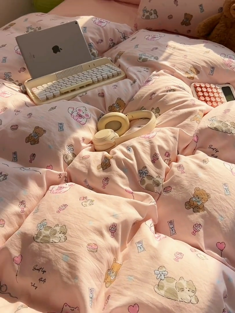 91家纺网 家纺一手货源 找家纺 韩巢家纺 2025新款超柔水洗棉印花被套床单床上用品四件套  小猫线球