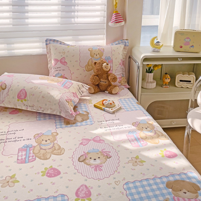 91家纺网 家纺一手货源 找家纺 春雨家居 2025新款春夏卡通印花全棉单床笠 甜甜心事