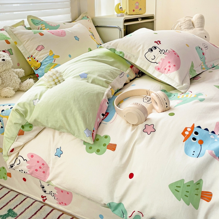 91家纺网 家纺一手货源 找家纺 春雨家居 2025新款春夏卡通印花全棉四件套 快乐旅行