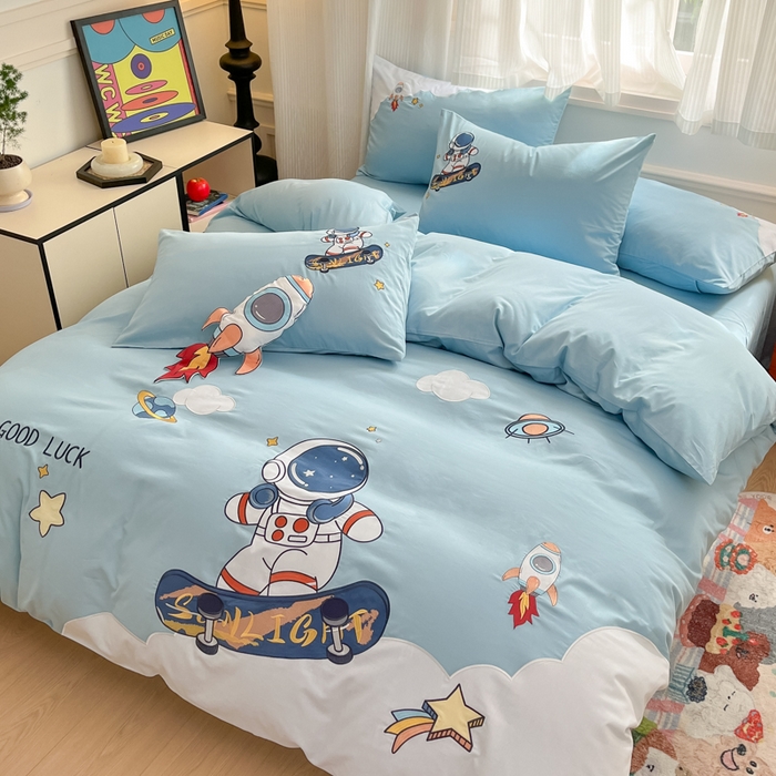 91家纺网 家纺一手货源 找家纺 博雅 2025新款全棉贴布绣卡通四件套 绣花款-太空滑板