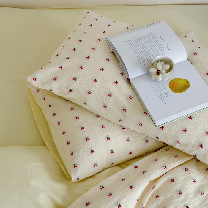 91家纺网 家纺一手货源 找家纺 云上  2025新款小樱桃大提花水洗棉四件套 樱桃-奶黄