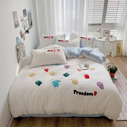 91家纺网 家纺一手货源 找家纺 花伞家居 2025新款可爱毛巾绣水洗棉四件套-自由自在（提供买家秀） 自由自在-白蓝