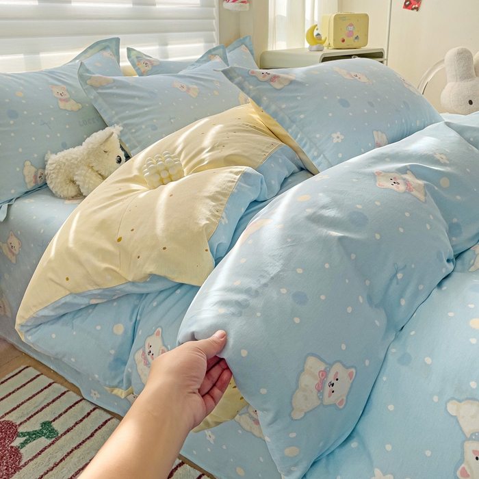 91家纺网 家纺一手货源 找家纺 春雨家居 2025新款春夏卡通印花全棉四件套 蓝色泡芙狗