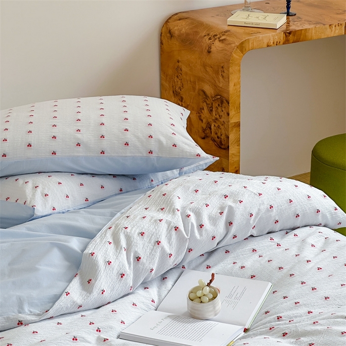 91家纺网 家纺一手货源 找家纺 云上  2025新款小樱桃大提花水洗棉四件套 樱桃-蓝