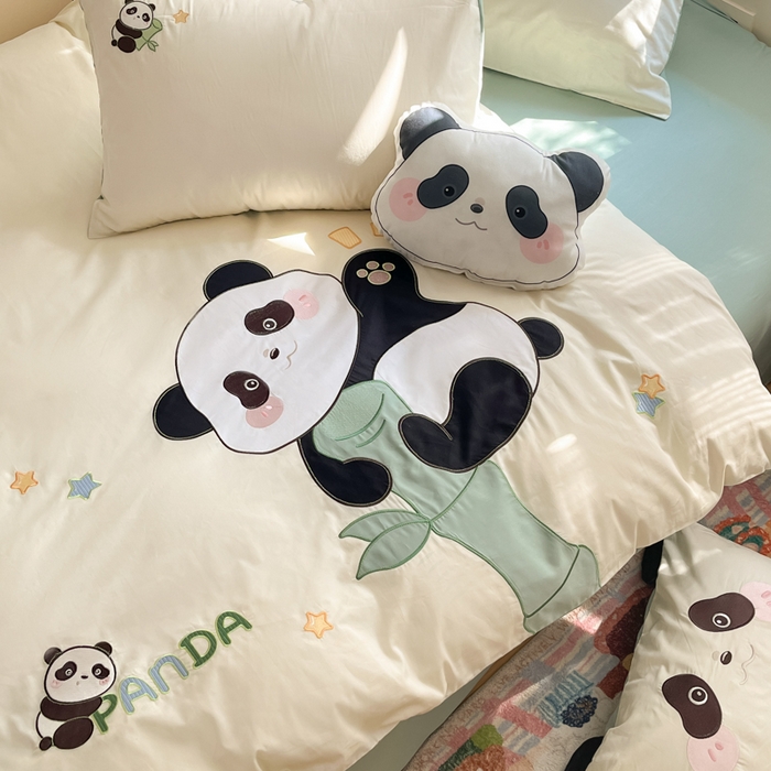 91家纺网 家纺一手货源 找家纺 博雅 2025新款全棉贴布绣卡通四件套 绣花款-运动熊猫