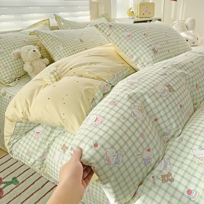 91家纺网 家纺一手货源 找家纺 春雨家居 2025新款春夏卡通印花全棉四件套 甜美梦境-绿