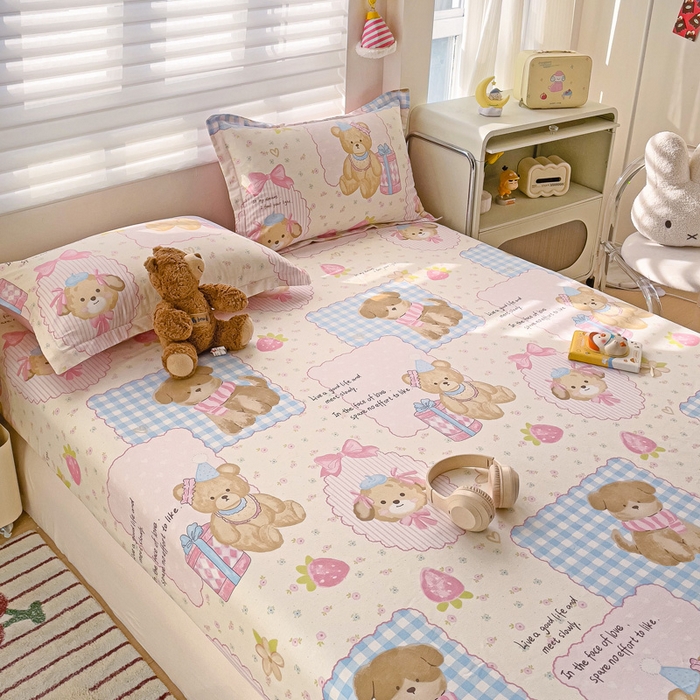 91家纺网 家纺一手货源 找家纺 春雨家居 2025新款春夏卡通印花全棉单床笠 甜甜心事