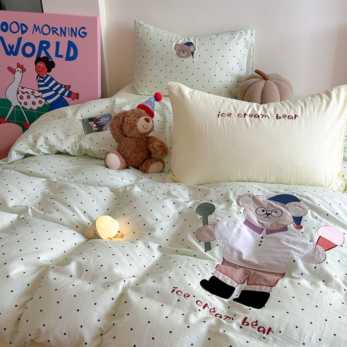 91家纺网 家纺一手货源 找家纺 柚子YOUTH 2025新款全棉双层纱贴布绣四件套 冰淇淋小熊