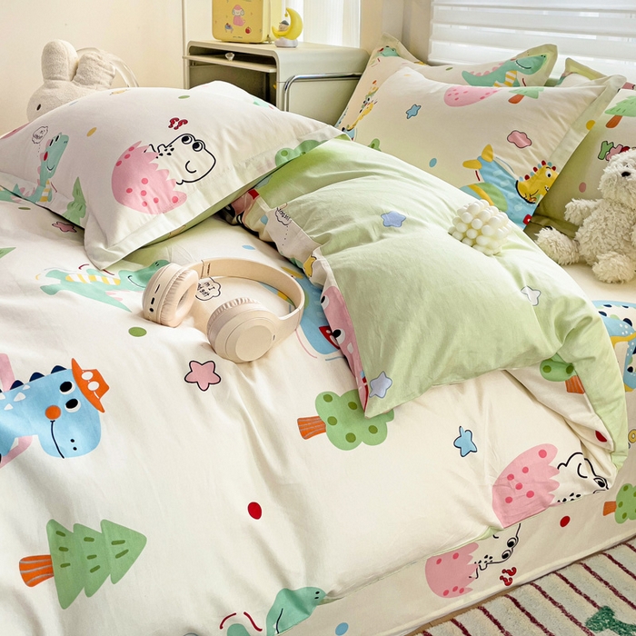 91家纺网 家纺一手货源 找家纺 春雨家居 2025新款春夏卡通印花全棉单被套 快乐旅行