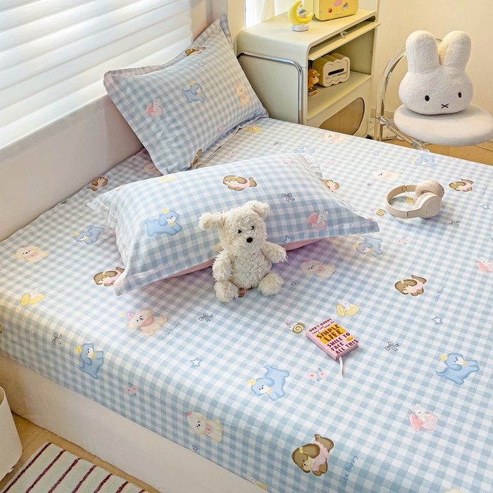 91家纺网 家纺一手货源 找家纺 春雨家居 2025新款春夏卡通印花全棉单床笠 星星发夹狗