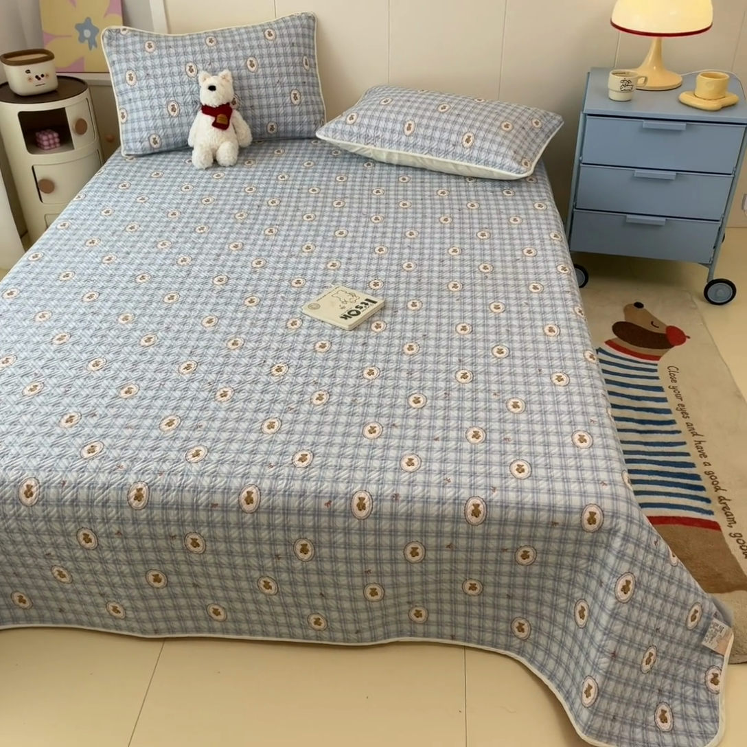 91家纺网 家纺一手货源 找家纺 菲梵家纺2024新款全棉印花夹棉床盖三件套提供买家秀 淑女格小熊
