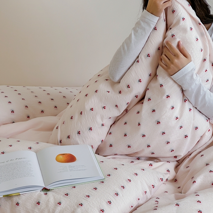 91家纺网 家纺一手货源 找家纺 （总）云上  2025新款小樱桃大提花水洗棉四件套