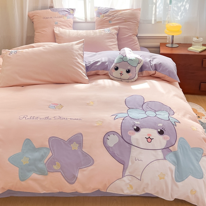 91家纺网 家纺一手货源 找家纺 博雅 2025新款全棉贴布绣卡通四件套 绣花款-星星兔