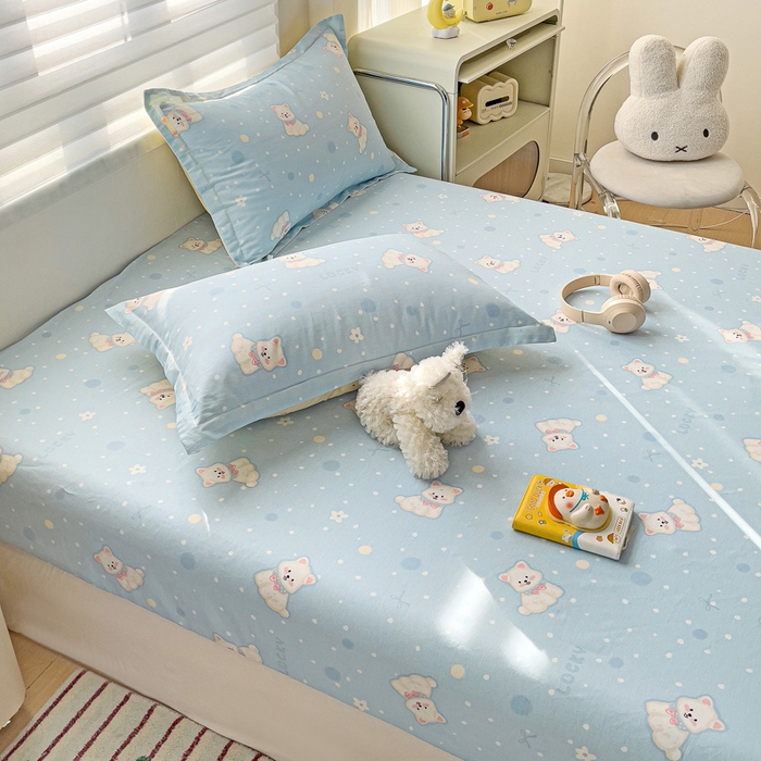 91家纺网 家纺一手货源 找家纺 春雨家居 2025新款春夏卡通印花全棉单床笠 蓝色泡芙狗