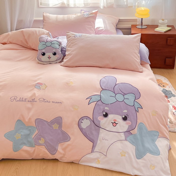 91家纺网 家纺一手货源 找家纺 博雅 2025新款全棉贴布绣卡通四件套 绣花款-星星兔