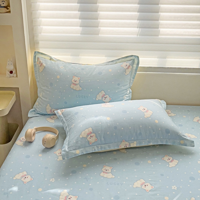 91家纺网 家纺一手货源 找家纺 春雨家居 2025新款春夏卡通印花全棉单枕套 9.蓝色泡芙狗