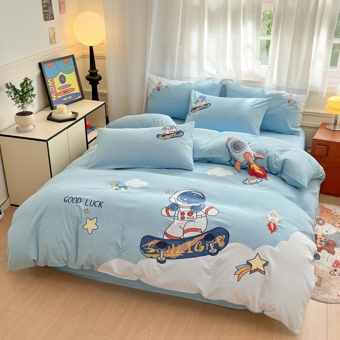 91家纺网 家纺一手货源 找家纺 博雅 2025新款全棉贴布绣卡通四件套 绣花款-太空滑板