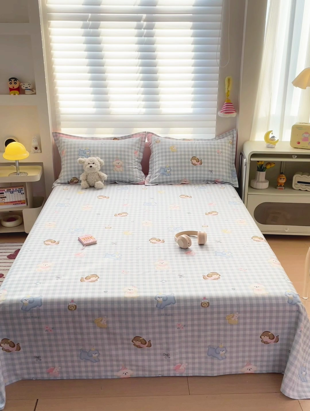 91家纺网 家纺一手货源 找家纺 春雨家居 2025新款春夏卡通印花全棉单床单 星星发夹狗