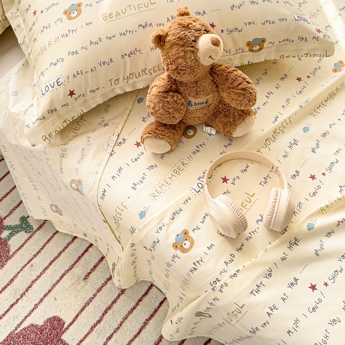 91家纺网 家纺一手货源 找家纺 春雨家居 2025新款春夏卡通印花全棉单床单 红星小熊