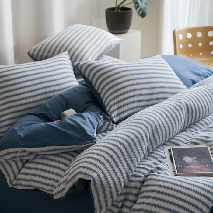 91家纺网 家纺一手货源 找家纺 金丝鸟家纺 2025新款全棉皱皱纱系列四件套 皱皱纱条纹蓝