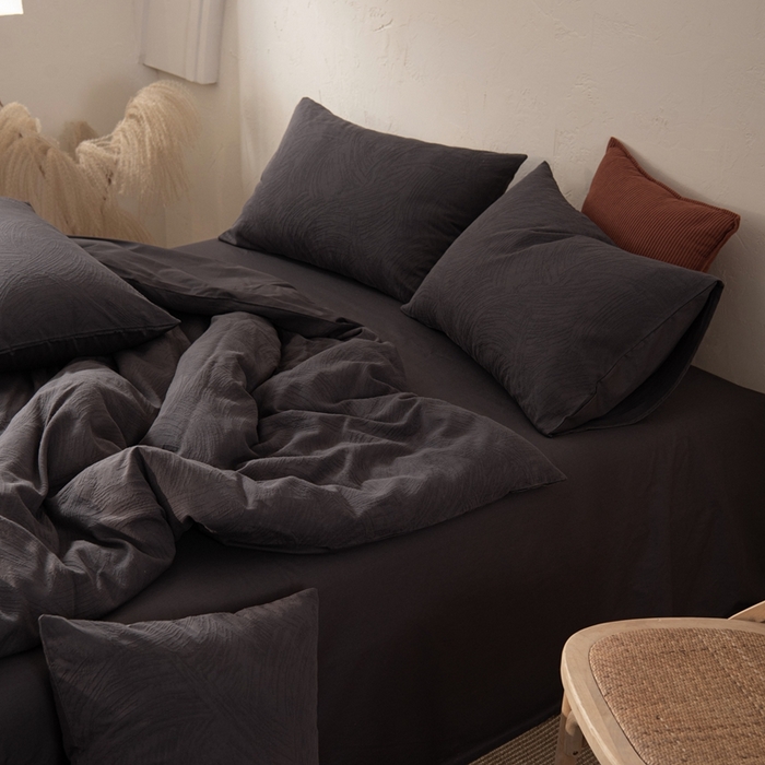 91家纺网 家纺一手货源 找家纺 金丝鸟家纺 2025新款全棉三层纱提花系列四件套 重影 灰