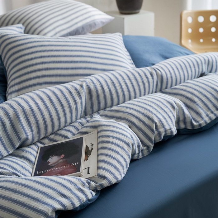 91家纺网 家纺一手货源 找家纺 金丝鸟家纺 2025新款全棉皱皱纱系列四件套 皱皱纱条纹蓝