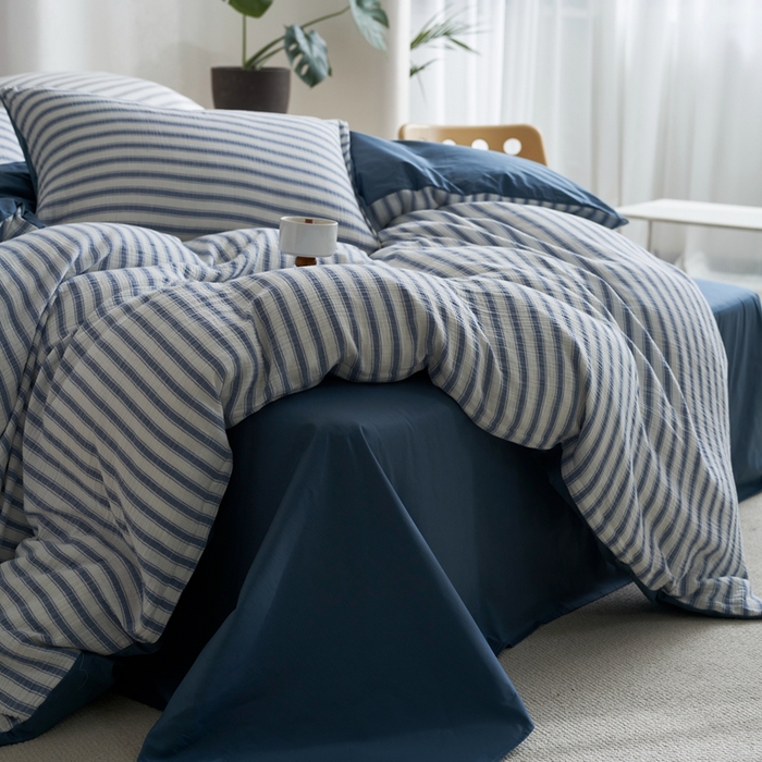 91家纺网 家纺一手货源 找家纺 金丝鸟家纺 2025新款全棉皱皱纱系列四件套 皱皱纱条纹蓝