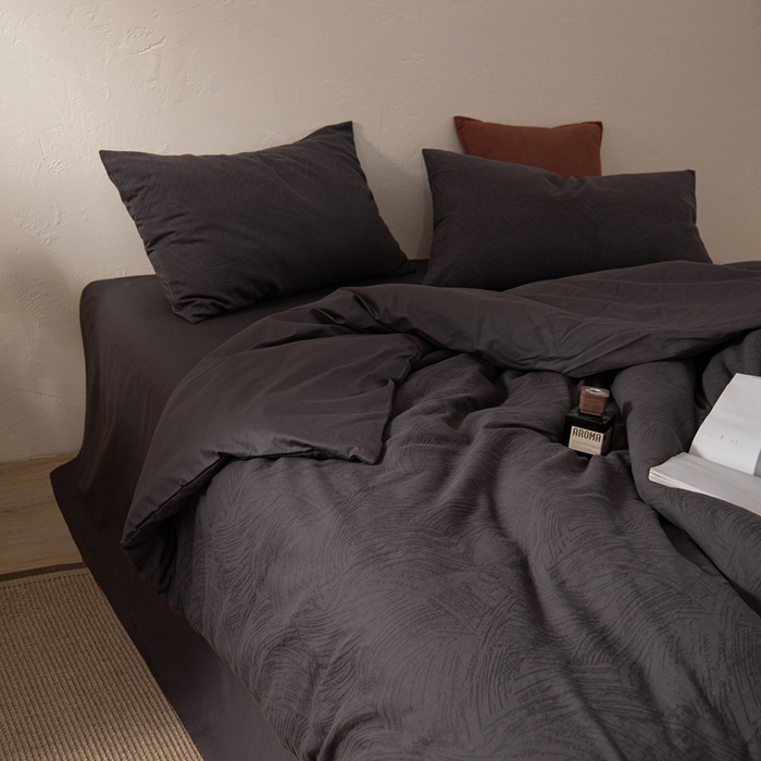 91家纺网 家纺一手货源 找家纺 金丝鸟家纺 2025新款全棉三层纱提花系列四件套 重影 灰