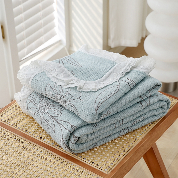 91家纺网 家纺一手货源 找家纺 朴尔2025年新款韩式花边纯棉竹纤维加大成人纱布毛巾被 怒放-蓝毛巾被