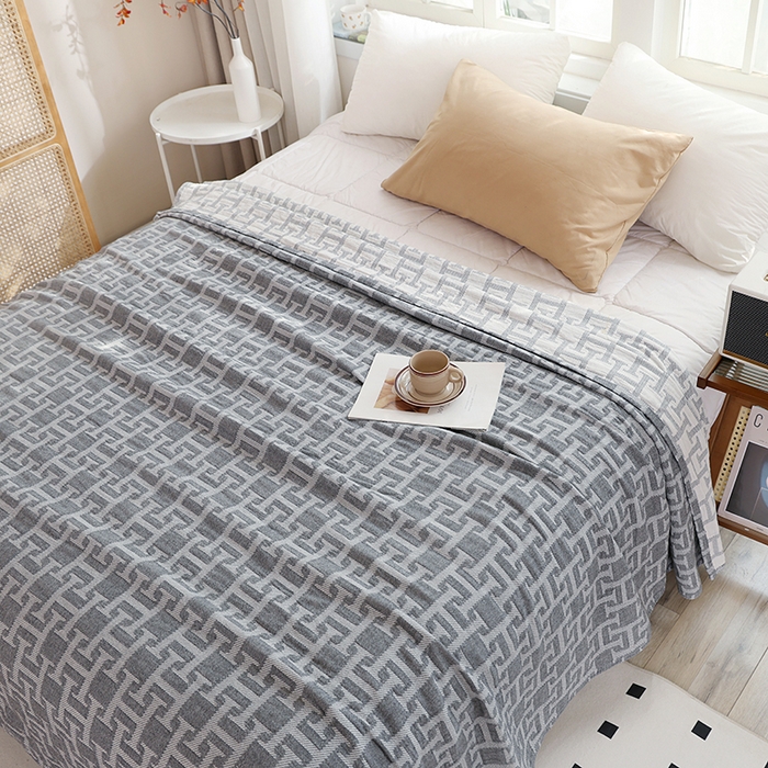 91家纺网 家纺一手货源 找家纺 朴尔2025年新品伯尔尼风格全棉加厚三层纱布毛巾被 邂逅之恋-灰