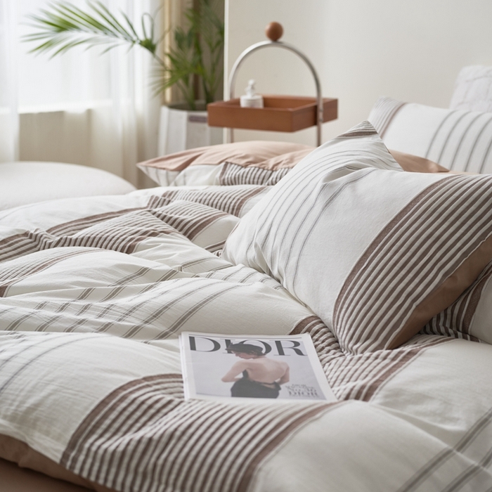 91家纺网 家纺一手货源 找家纺 金丝鸟家纺 2025新款全棉三层纱提花晴岚系列四件套 晴岚 咖