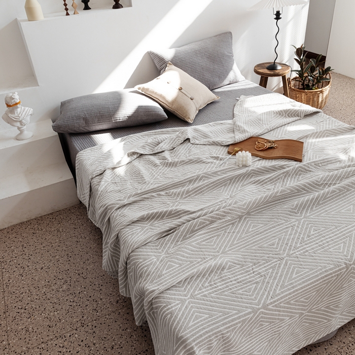 91家纺网 家纺一手货源 找家纺 朴尔2025年新品格调简约风全棉三层纱布毛巾被 普韦布洛-浅灰